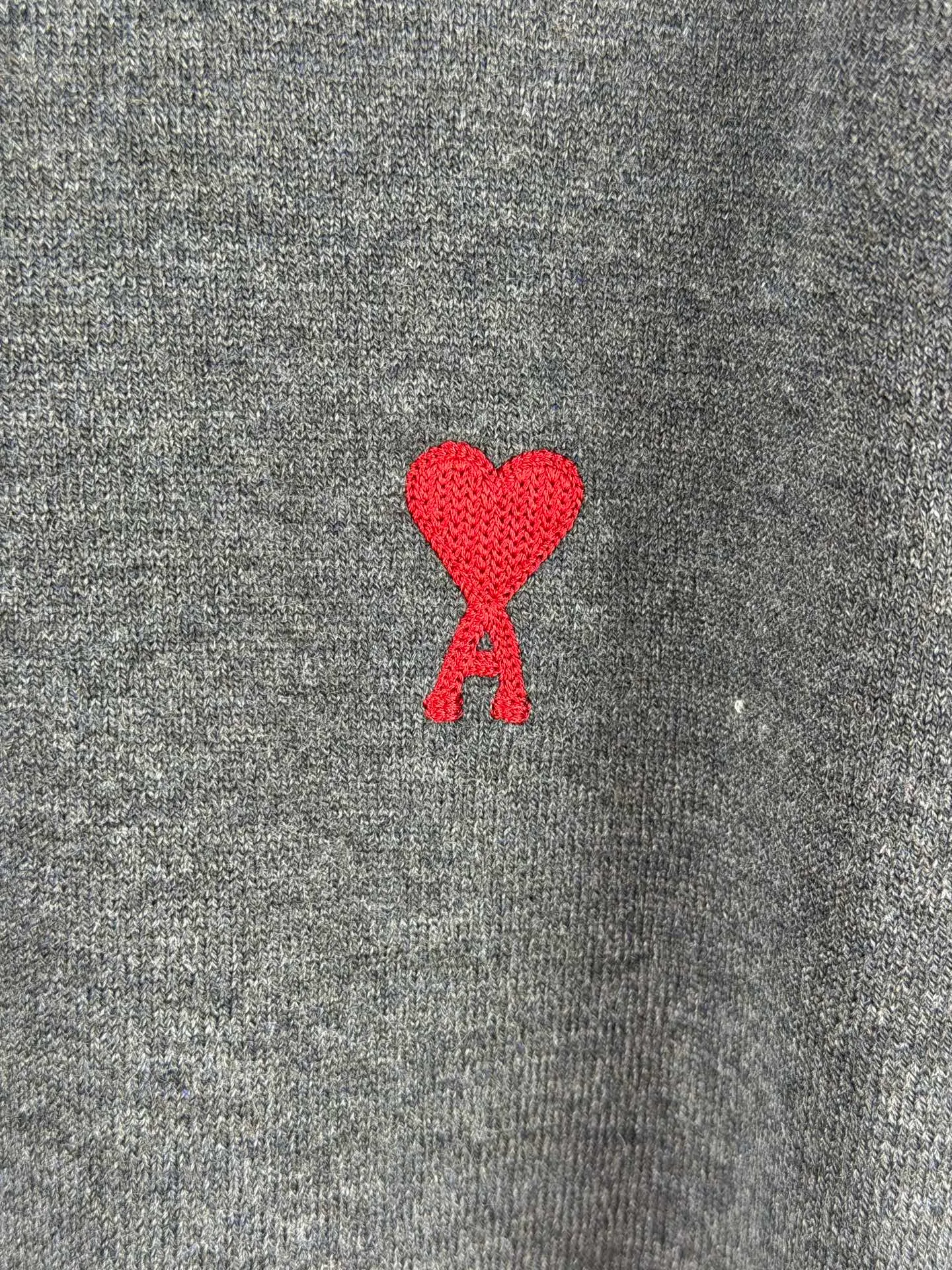 Ami Paris 26FW round neck wool ADC embroidered knitted sweater. Purchased and developed in Authentic 2030. Elegant wool double-ply blended. Uses Japanese imported (Shima Seiki) 12-knitting machine. Imported embroidery. Wool enzyme washing. Customized 1:1 trademark. Fitted version. Size: S M L